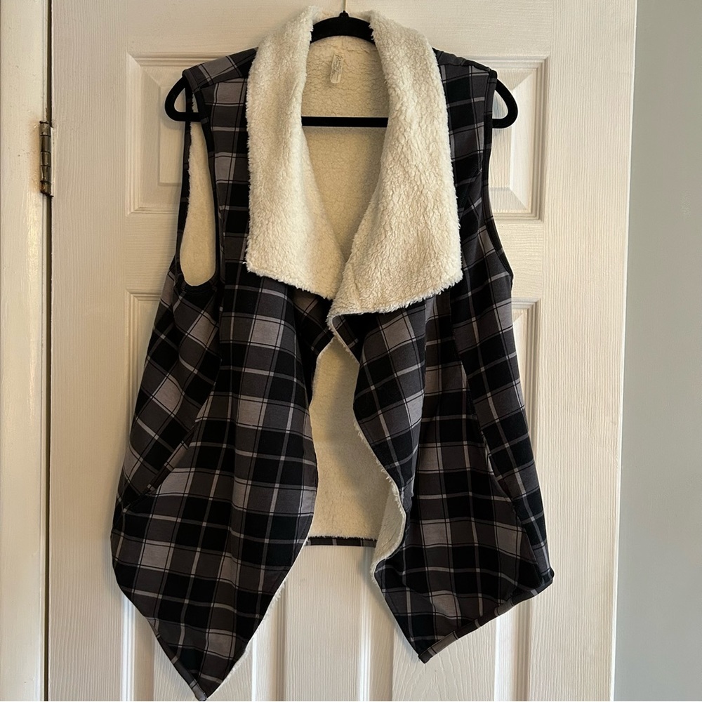 Matilda Jane Reversible Vest with black gray plaid and faux fur size Large